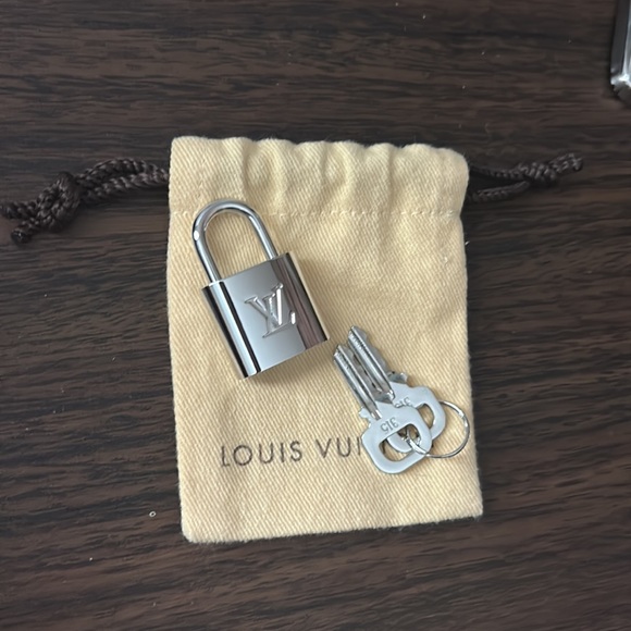 Louis Vuitton Silver Lock & Key - Picture 2 of 2